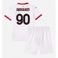 Otroški Nogometni dresi AC Milan Tammy Abraham #90 Gostujoči 2024-25 Kratek Rokav (+ Kratke hlače)